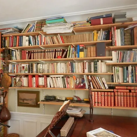 Homestay Very Large Private With Own Bathroom, In Montmartre *