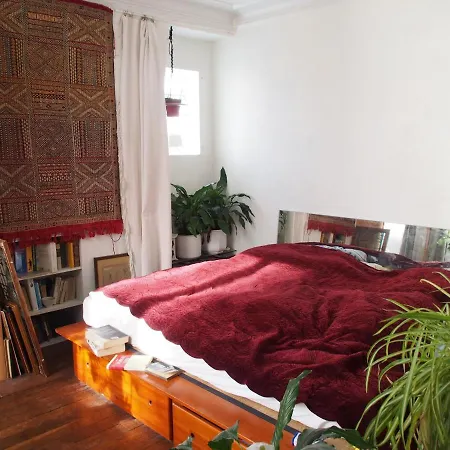 Very Large Private With Own Bathroom, In Montmartre * Paris