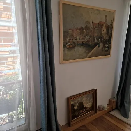 Homestay Very Large Private With Own Bathroom, In Montmartre Paris