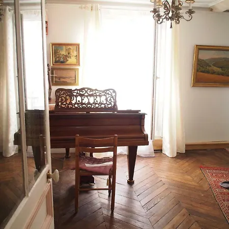 Very Large Private With Own Bathroom, In Montmartre